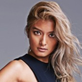 Rola: Nàng mẫu Nhật tài năng mang ba dòng máu